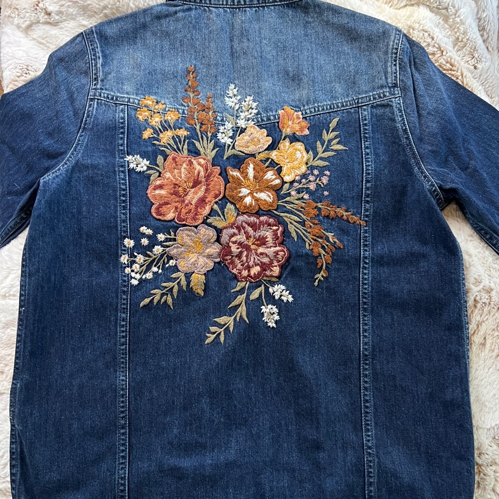 NWOT Driftwood Shayna Wildflower Embroidered Denim Shirt Jacket Size M Boho Fall